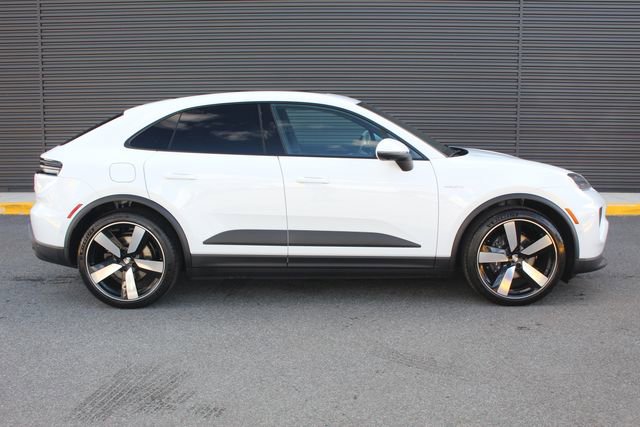 New 2026 Porsche Macan 4 Electric image 9