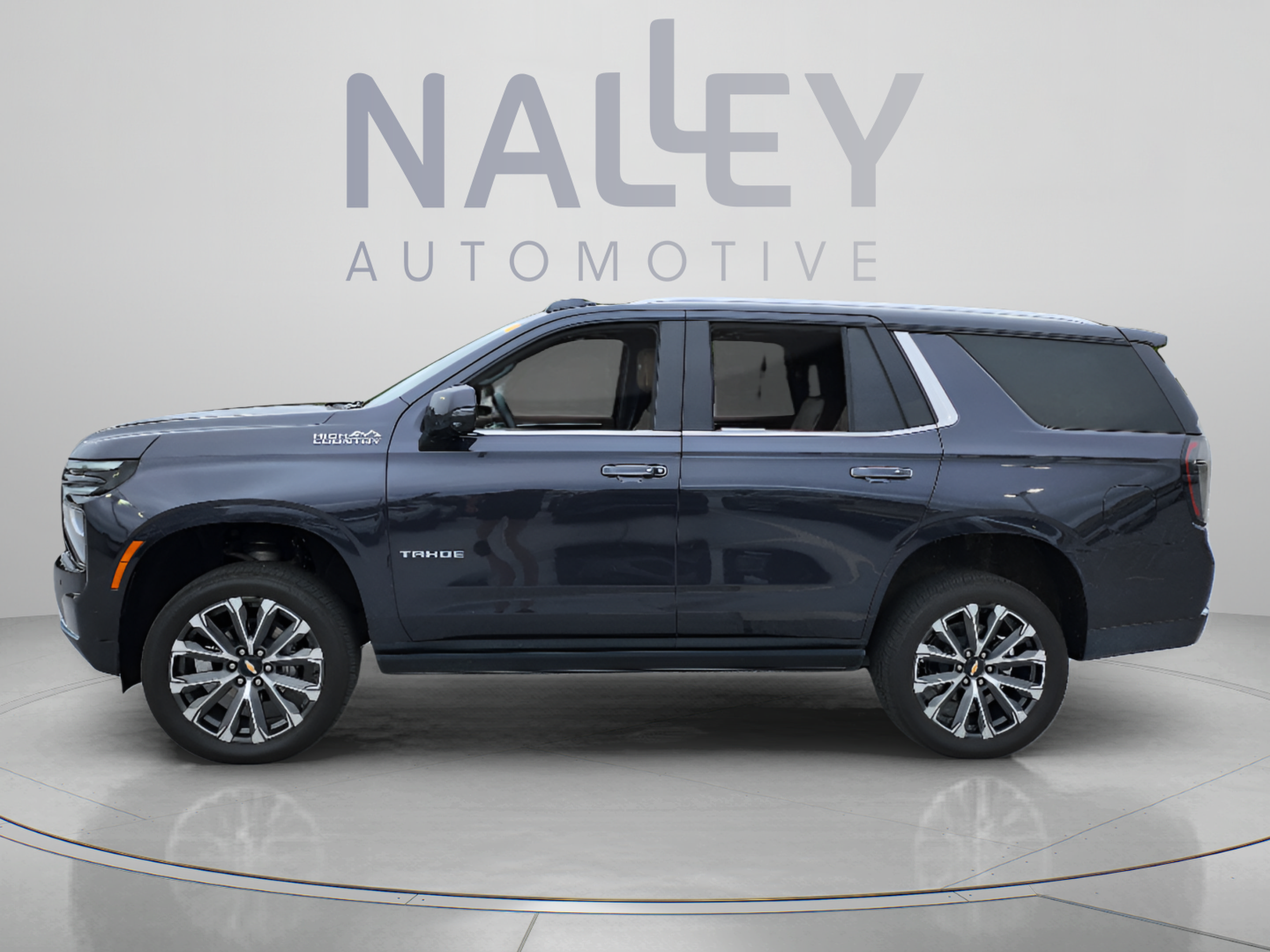 Used 2025 Chevrolet Tahoe High Country AWD/4WD image 2