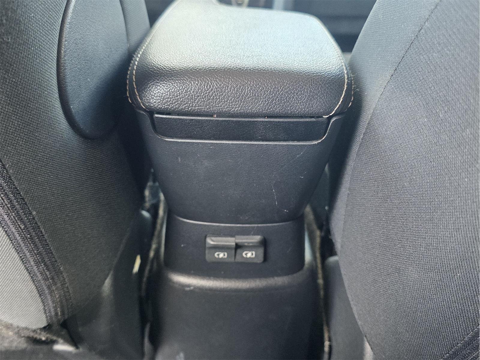Used 2020 Nissan Kicks SR w/ Exterior Package FWD image 28