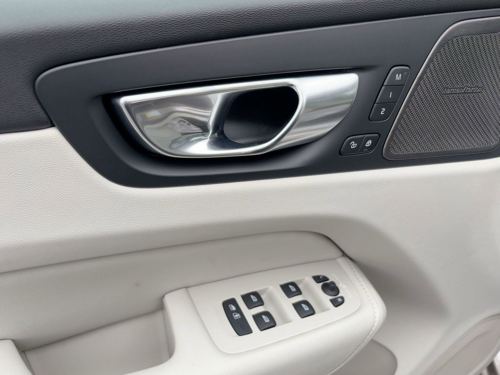 New 2026 Volvo XC60 T8 Ultra w/ Protection Package Premier image 12