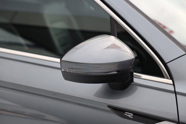 Used 2023 Volkswagen Tiguan SEL R-Line AWD/4WD image 8