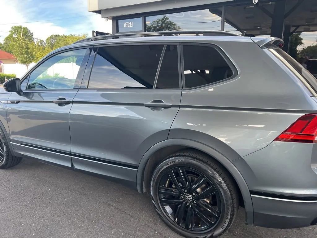 Used 2022 Volkswagen Tiguan SE R-Line image 8
