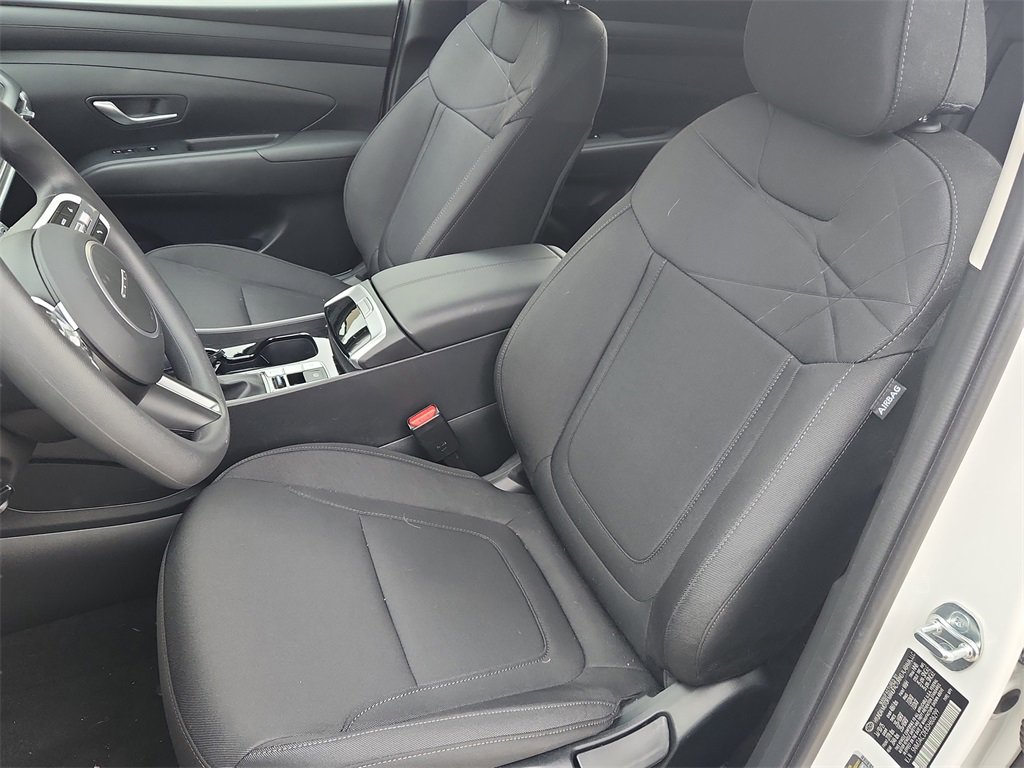 Certified 2025 Hyundai Tucson SE image 16