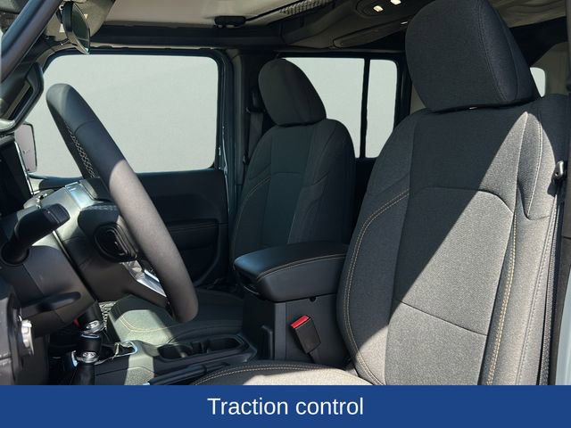 Used 2025 Jeep Wrangler Unlimited Sahara w/ Safety Group image 15