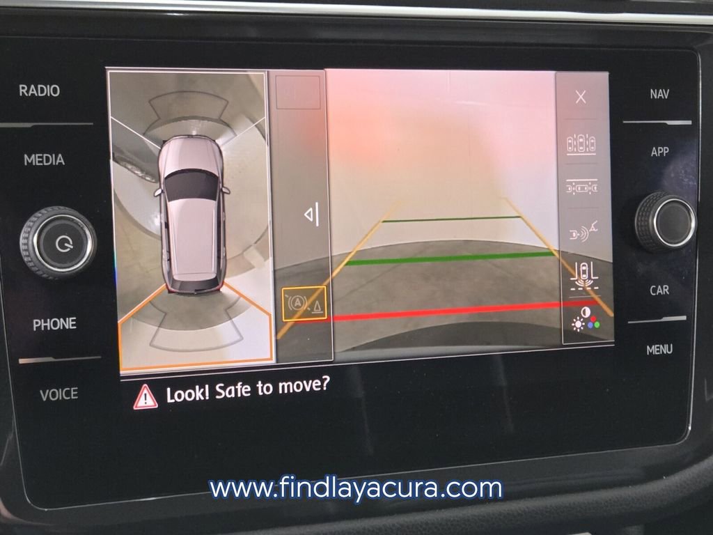 Used 2018 Volkswagen Tiguan SEL Premium image 23