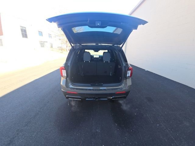 New 2026 Ford Explorer ST-Line w/ ST-Line Street Pack image 14