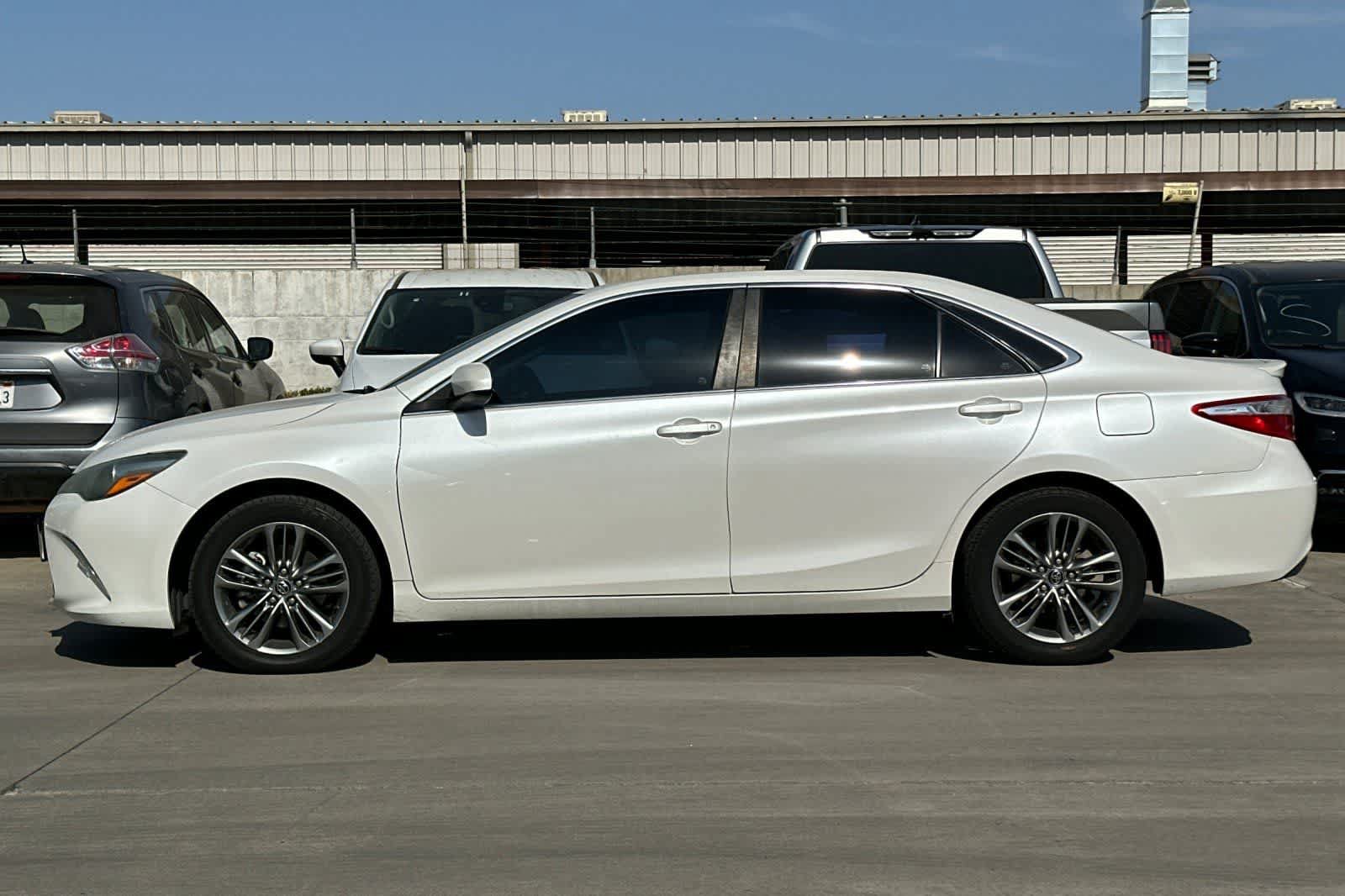 Used 2016 Toyota Camry SE FWD image 6