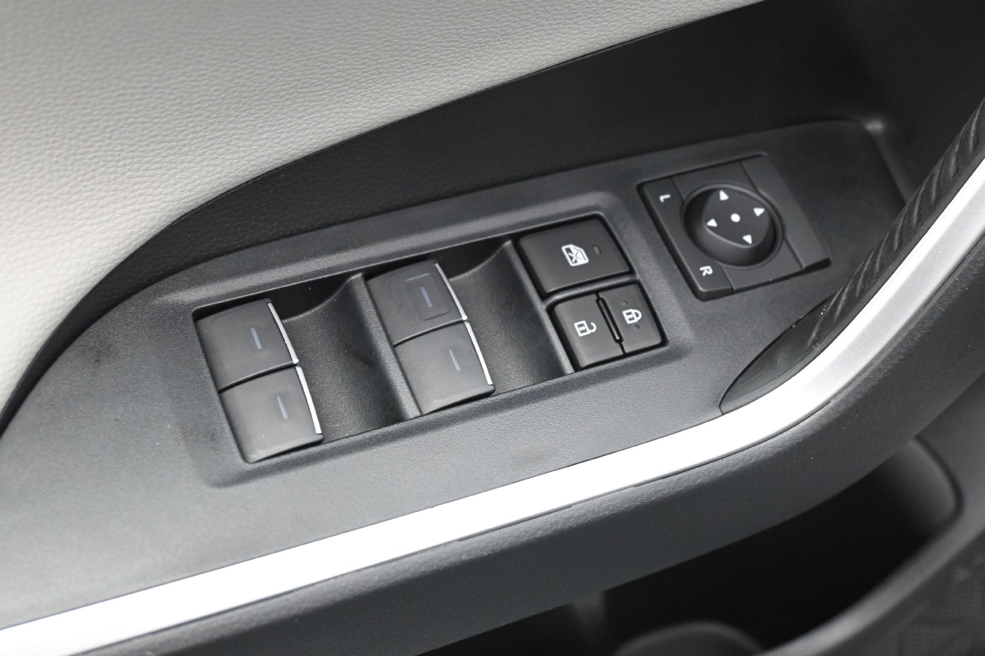 Used 2024 Toyota RAV4 Limited w/ Weather Package AWD/4WD image 19