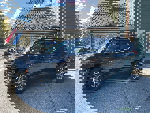 Used 2022 Chevrolet Traverse LT image 2