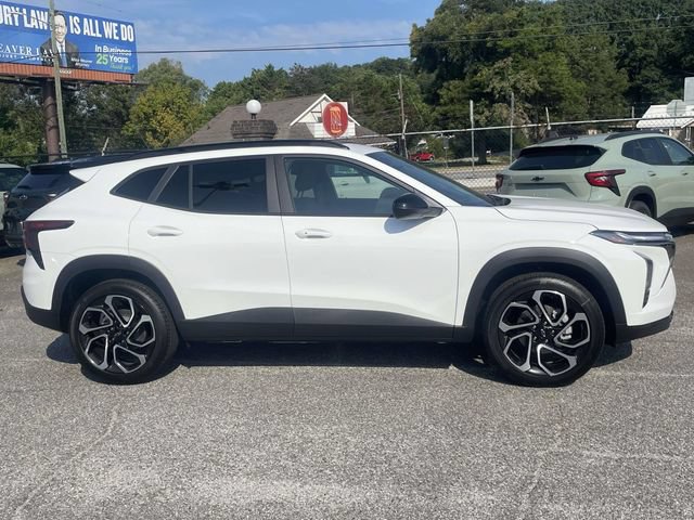 New 2026 Chevrolet Trax RS w/ Sunroof Package FWD video 2