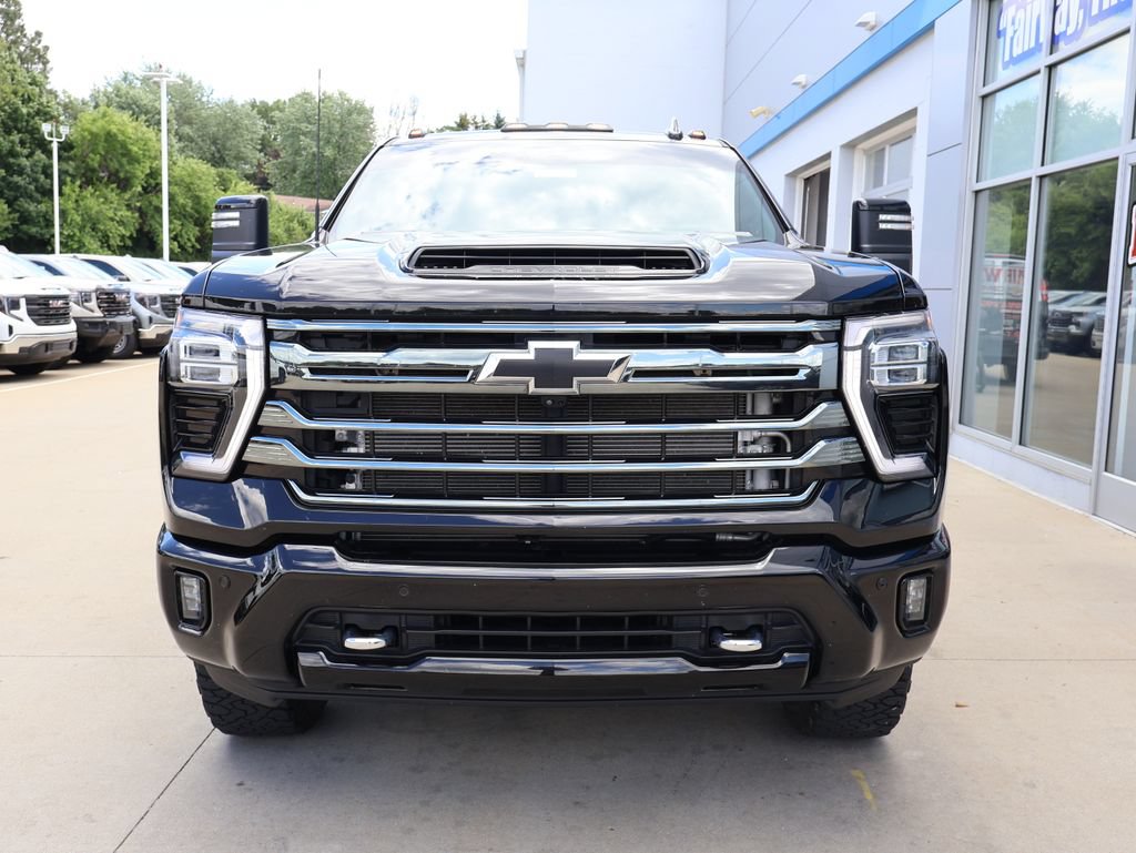 Certified 2024 Chevrolet Silverado 2500 High Country w/ High Country Premium Package AWD/4WD image 5