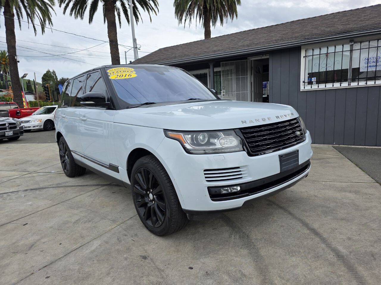Used 2016 Land Rover Range Rover Supercharged image 3