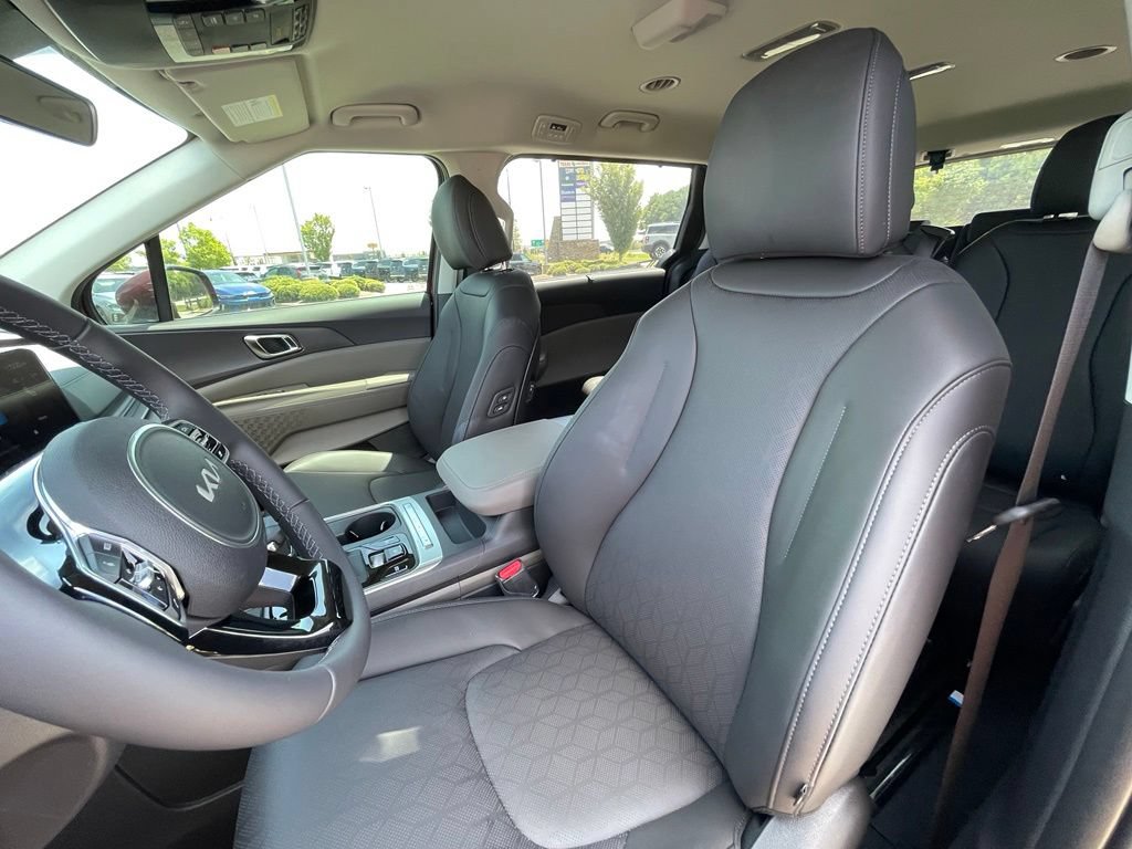 New 2026 Kia Carnival EX FWD image 20