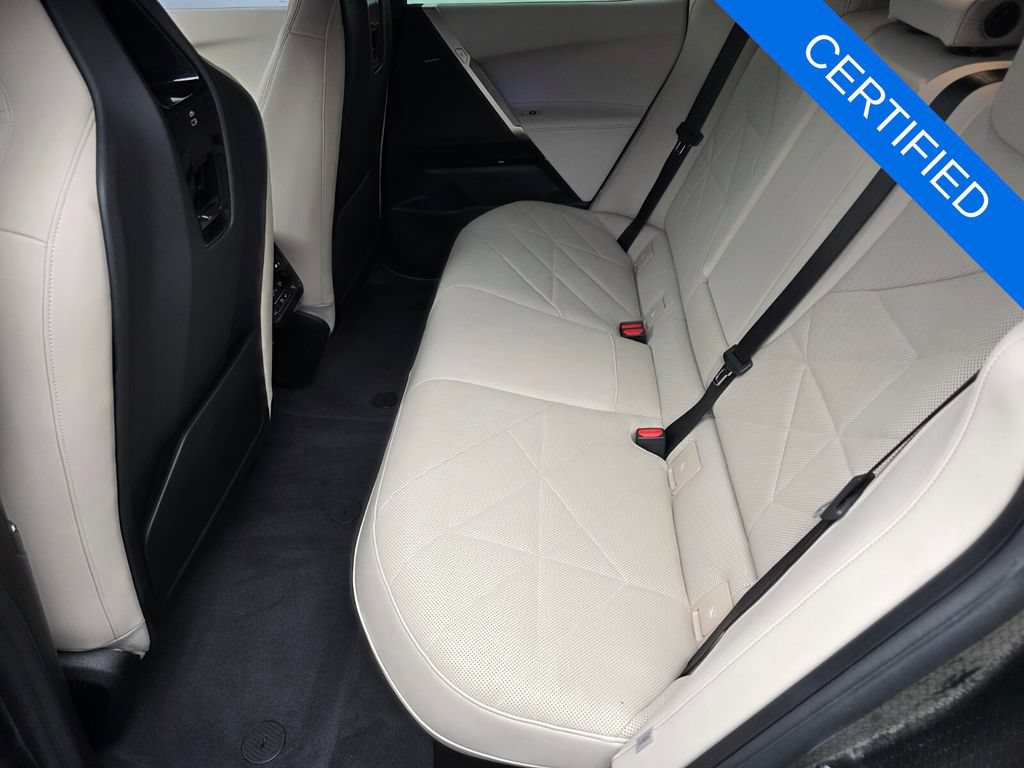 Used 2024 BMW iX xDrive50 w/ Sport Package AWD/4WD image 14