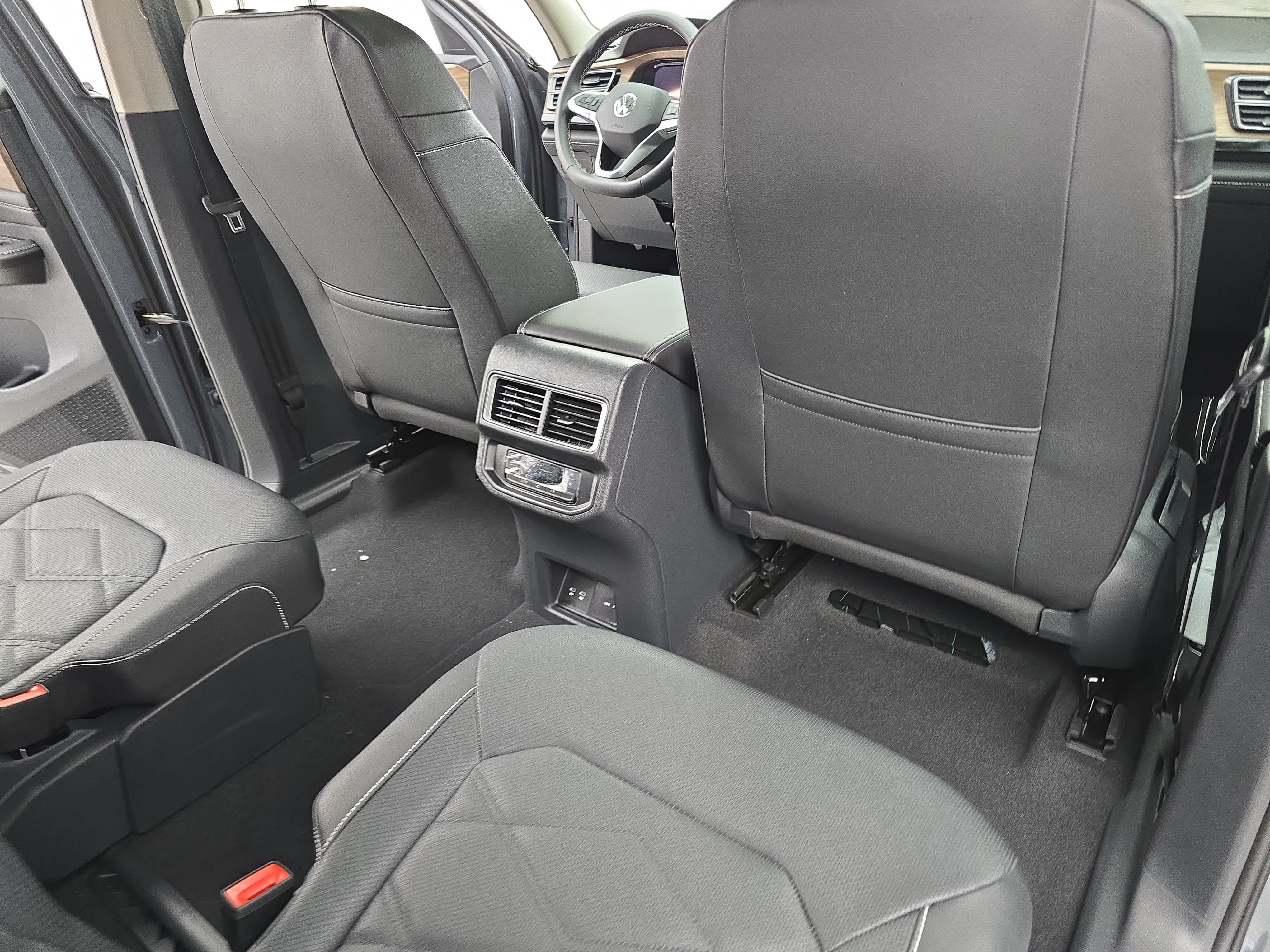 New 2026 Volkswagen Atlas SE FWD image 11