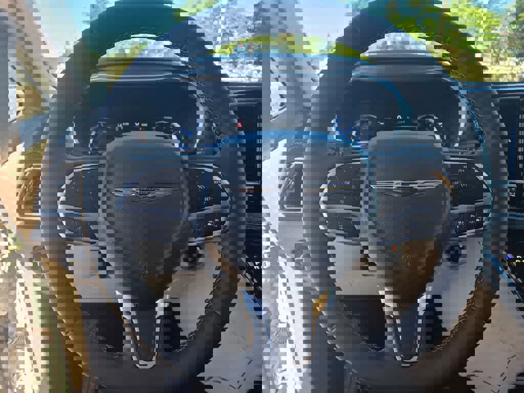 Used 2023 Chrysler Pacifica Touring-L image 22