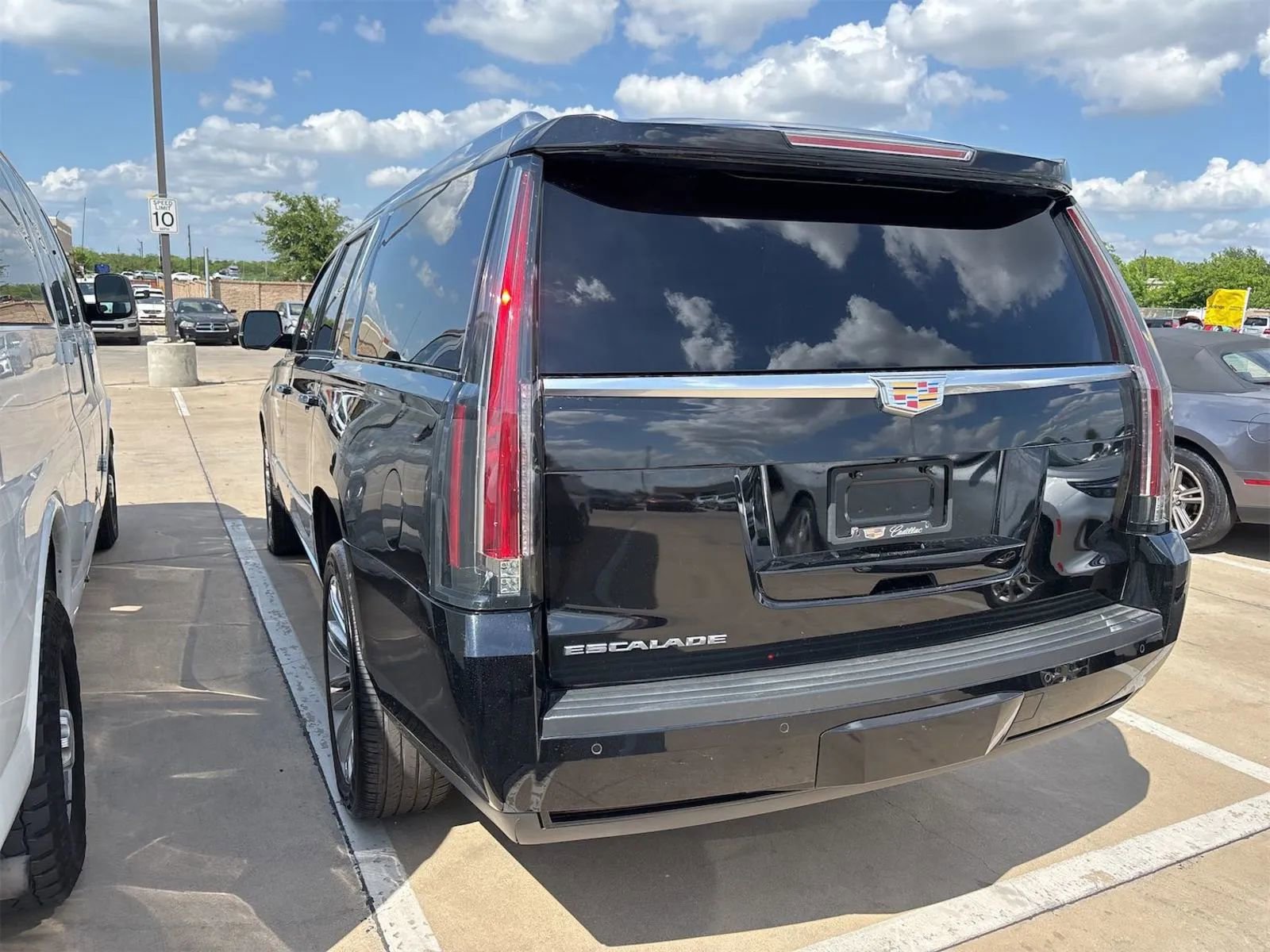 Used 2016 Cadillac Escalade ESV Platinum AWD/4WD image 5