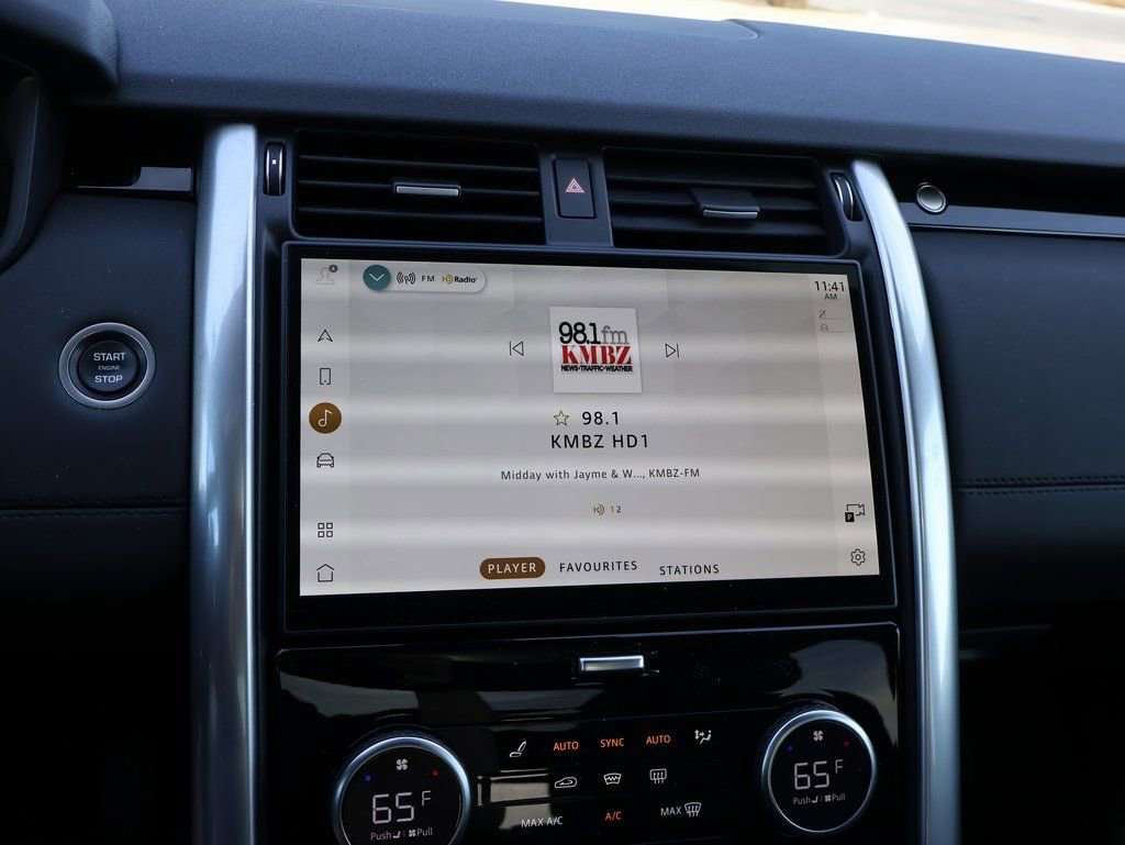 Used 2025 Land Rover Discovery S image 22