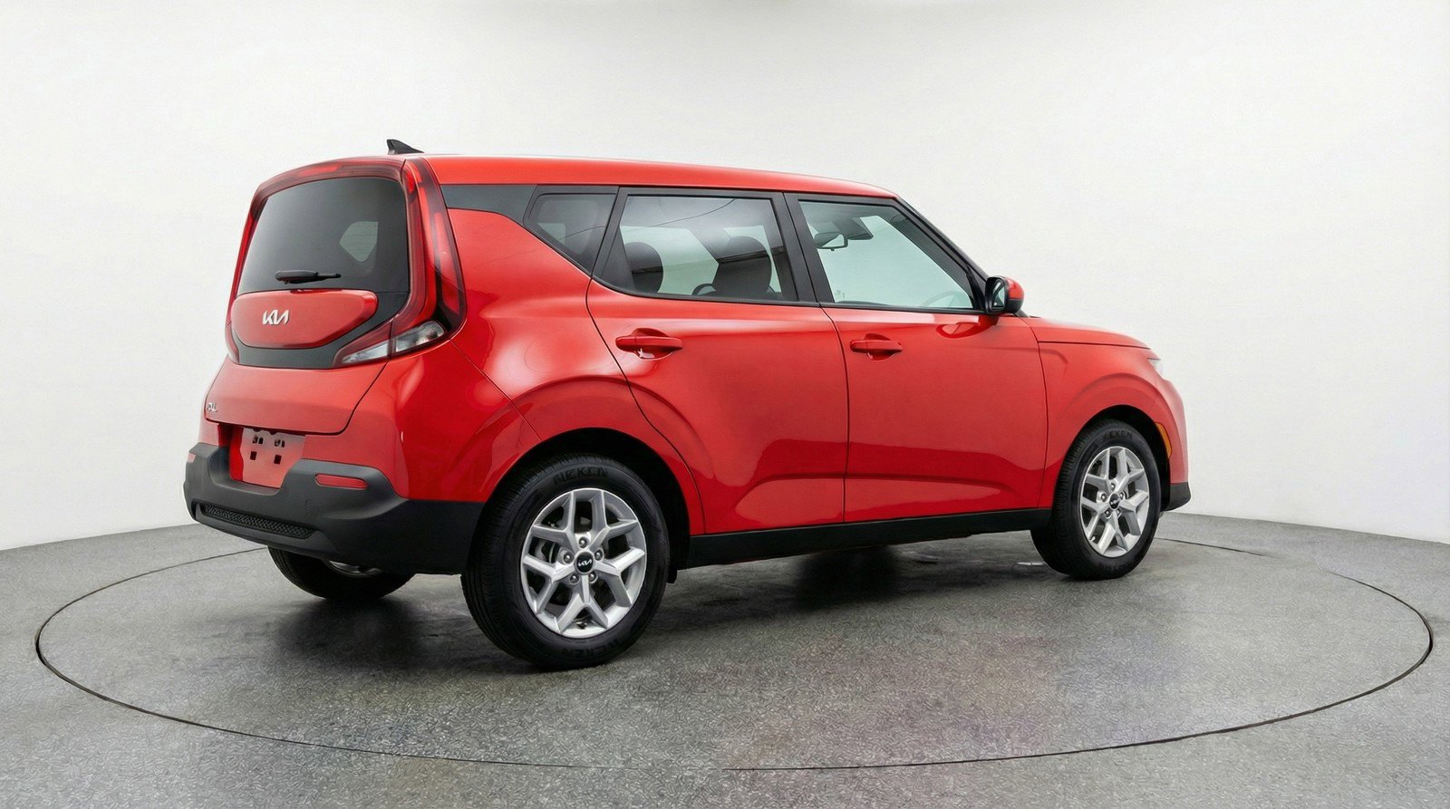 Used 2025 Kia Soul LX w/ LX Technology Package FWD image 9