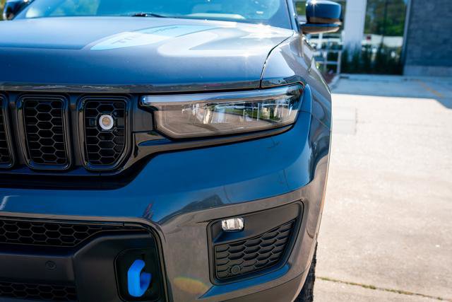 Used 2022 Jeep Grand Cherokee Trailhawk w/ Advanced Protech Group II image 3