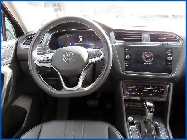 Used 2023 Volkswagen Tiguan SE AWD/4WD image 11