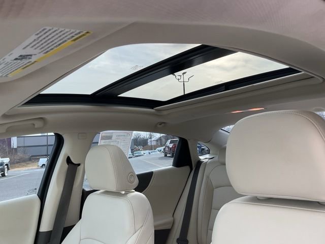 Used 2019 Chevrolet Malibu Premier w/ Sun and Wheel Package image 17