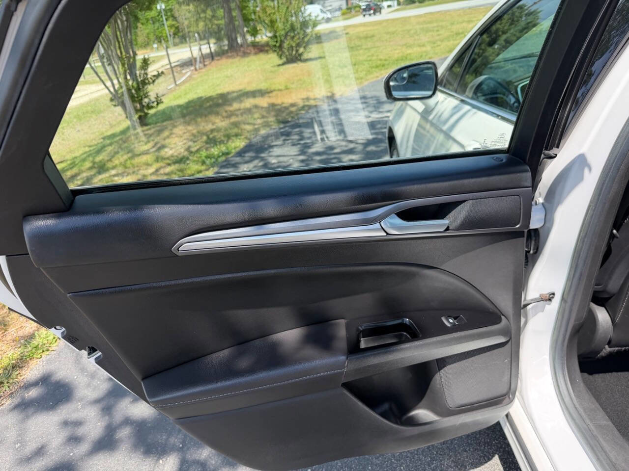 Used 2014 Ford Fusion Titanium image 16