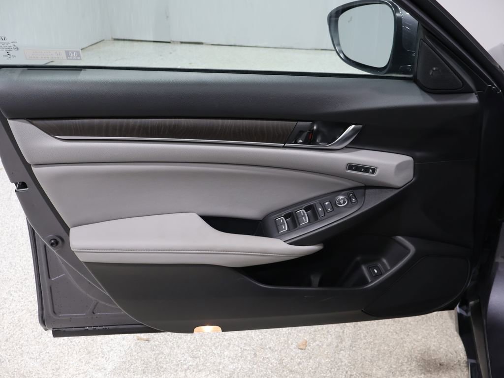 Used 2018 Honda Accord Touring image 13
