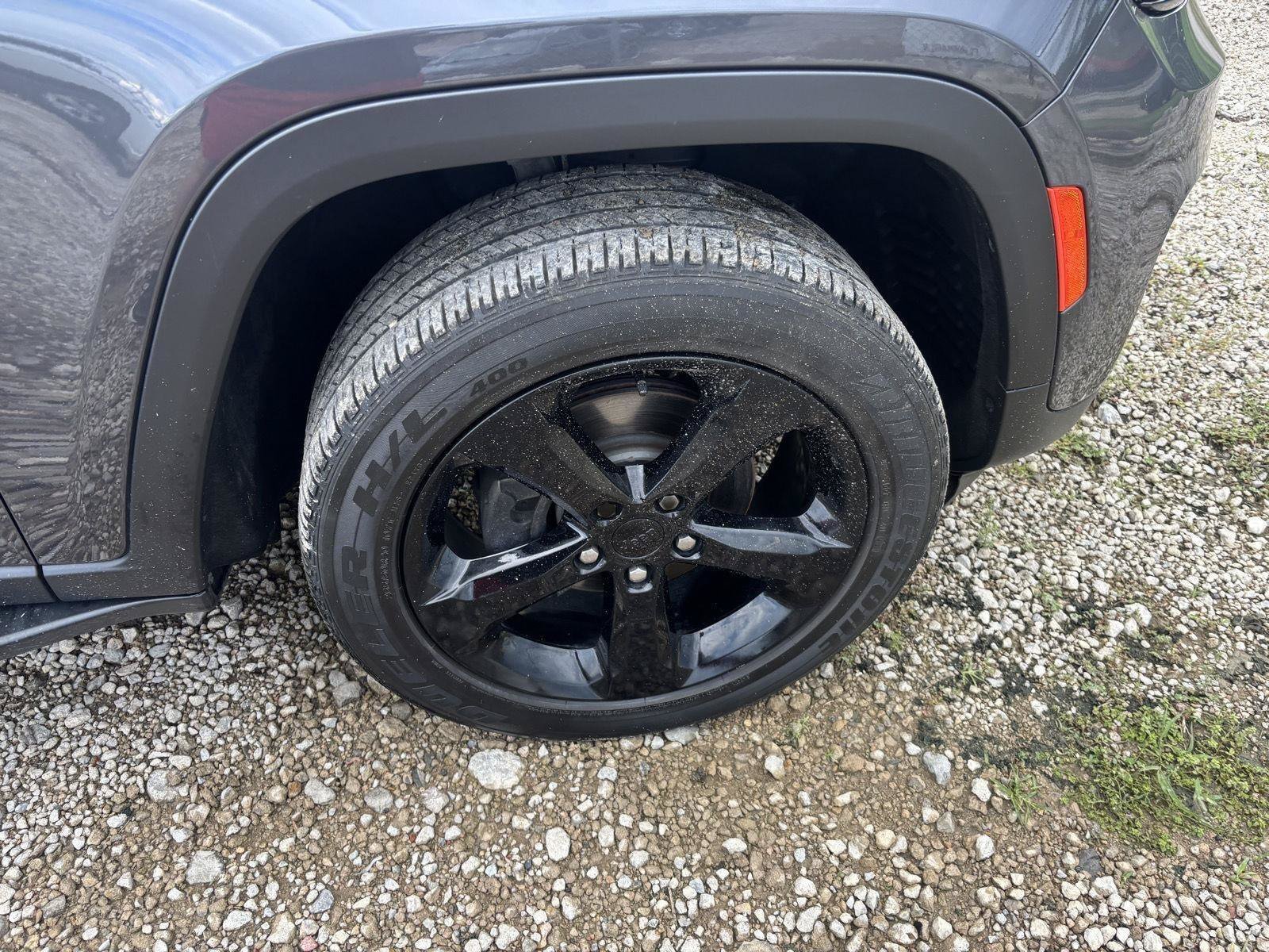 Used 2024 Jeep Grand Cherokee Altitude AWD/4WD image 33