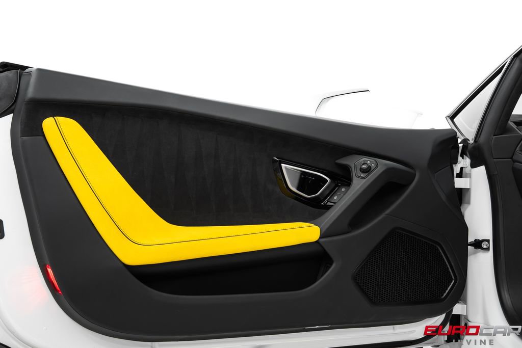 Used 2022 Lamborghini Huracan EVO image 24