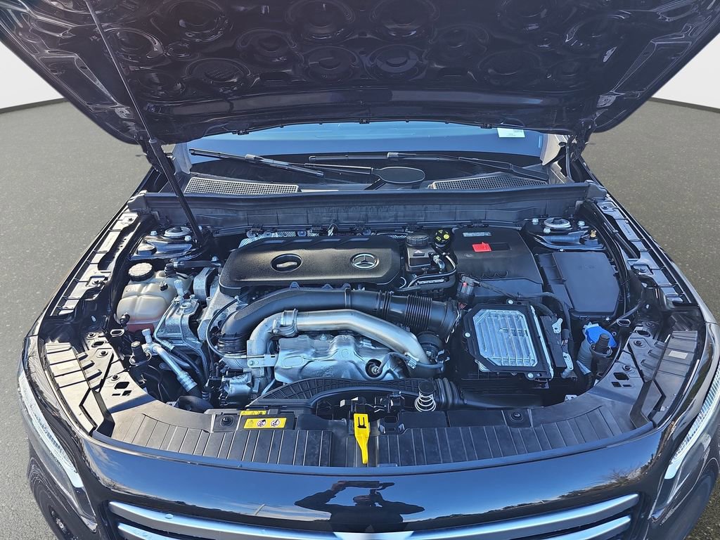 Used 2025 Mercedes-Benz GLB 250 4MATIC image 34