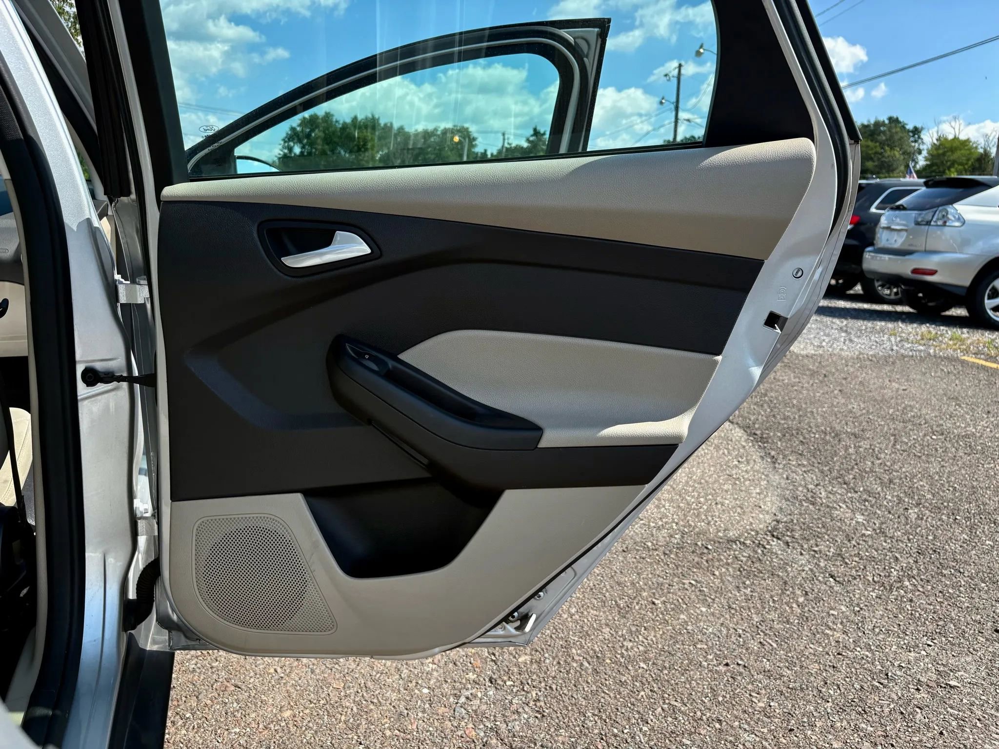 Used 2016 Ford Focus SE w/ SE Power Seat Package image 13