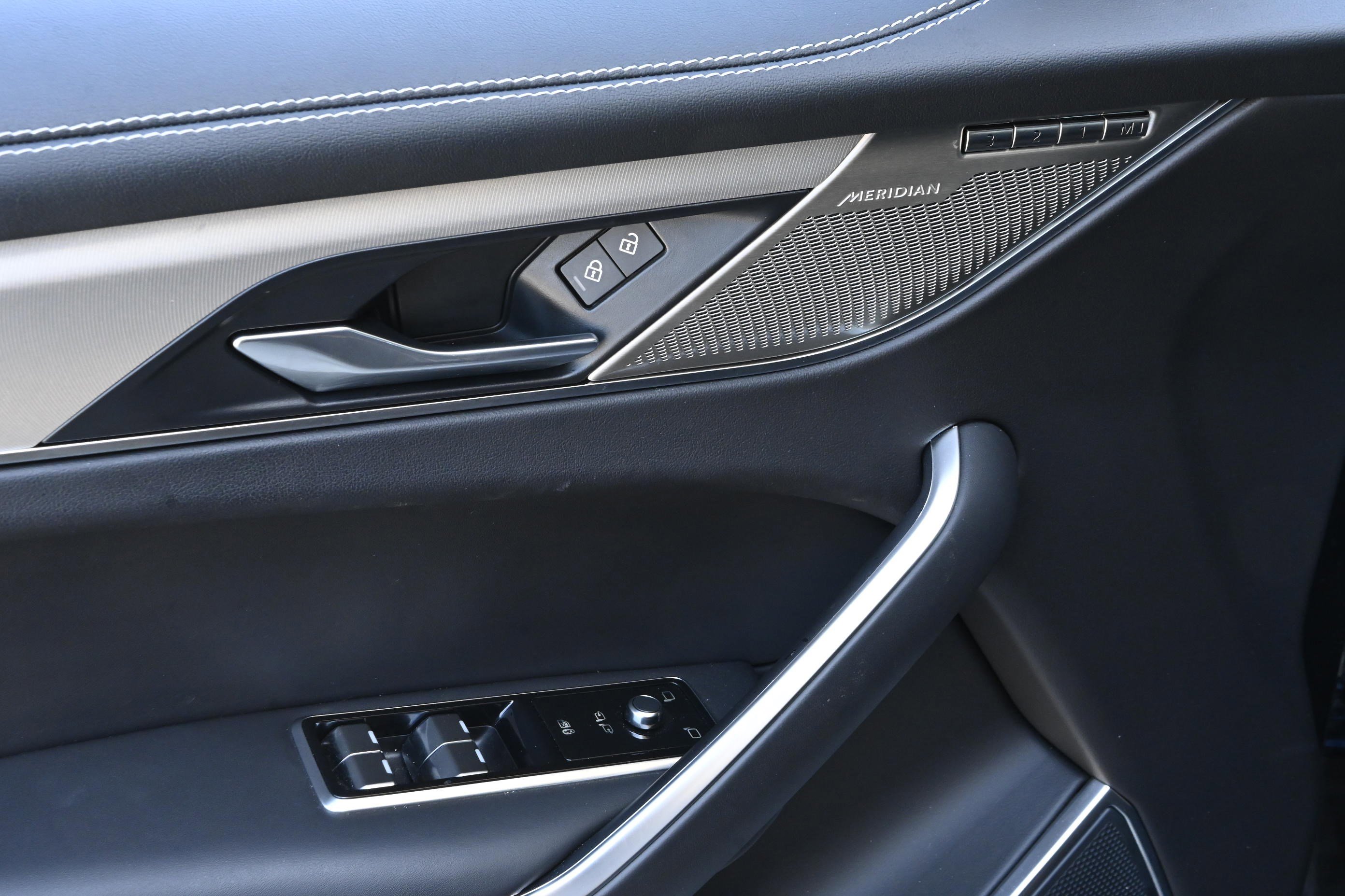 Used 2025 Jaguar F-PACE R-Dynamic S image 28