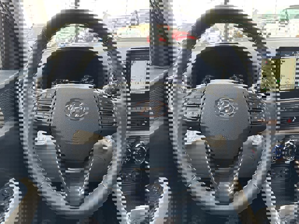 Used 2020 Hyundai Venue image 15