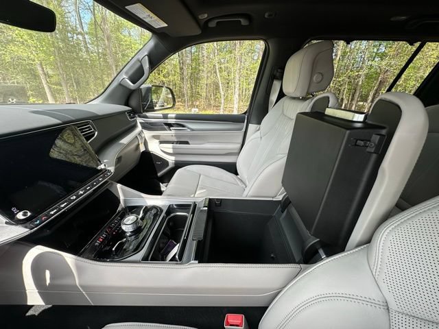 New 2026 Jeep Grand Wagoneer Limited AWD/4WD image 25