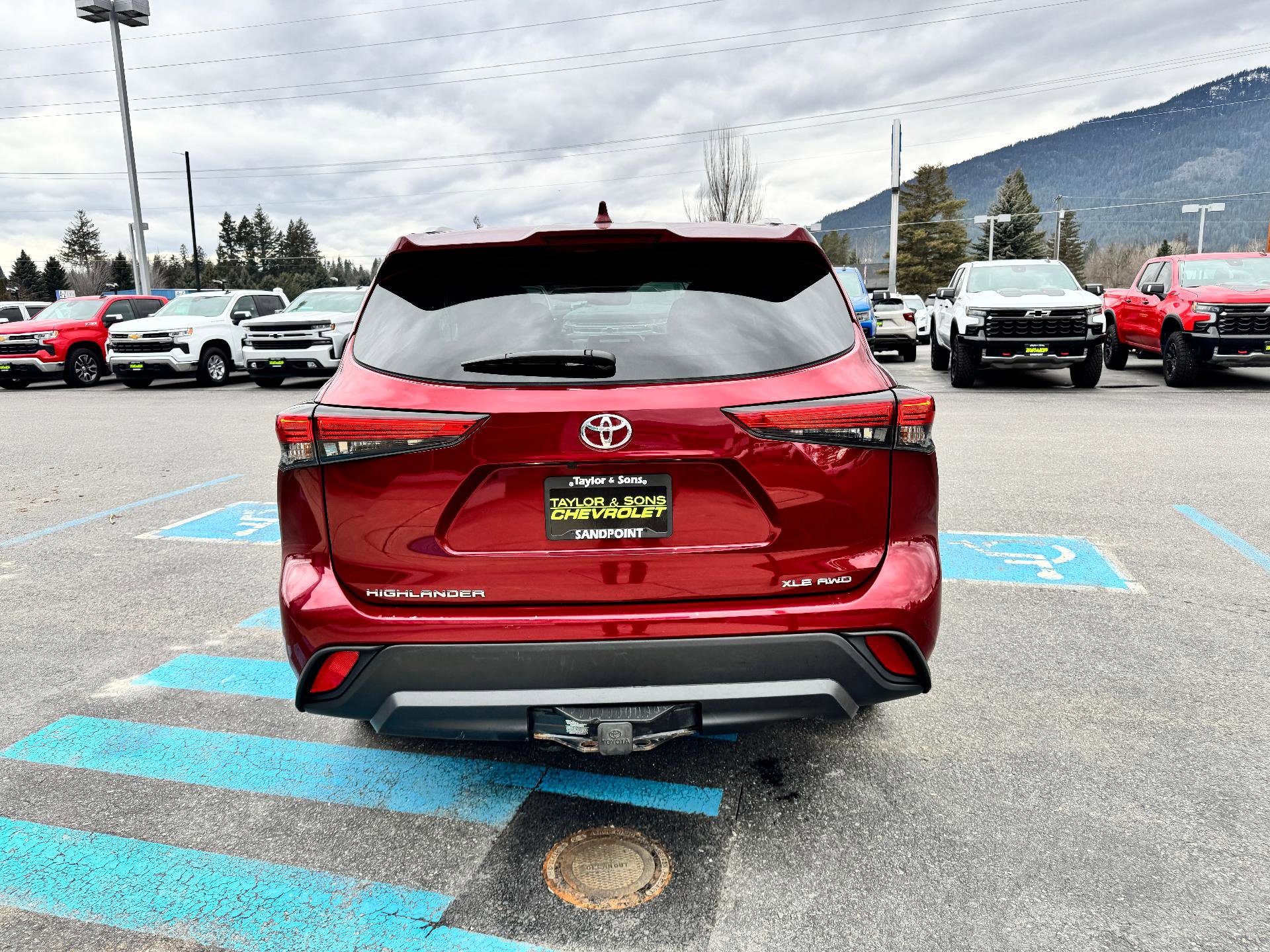 Used 2023 Toyota Highlander XLE image 6