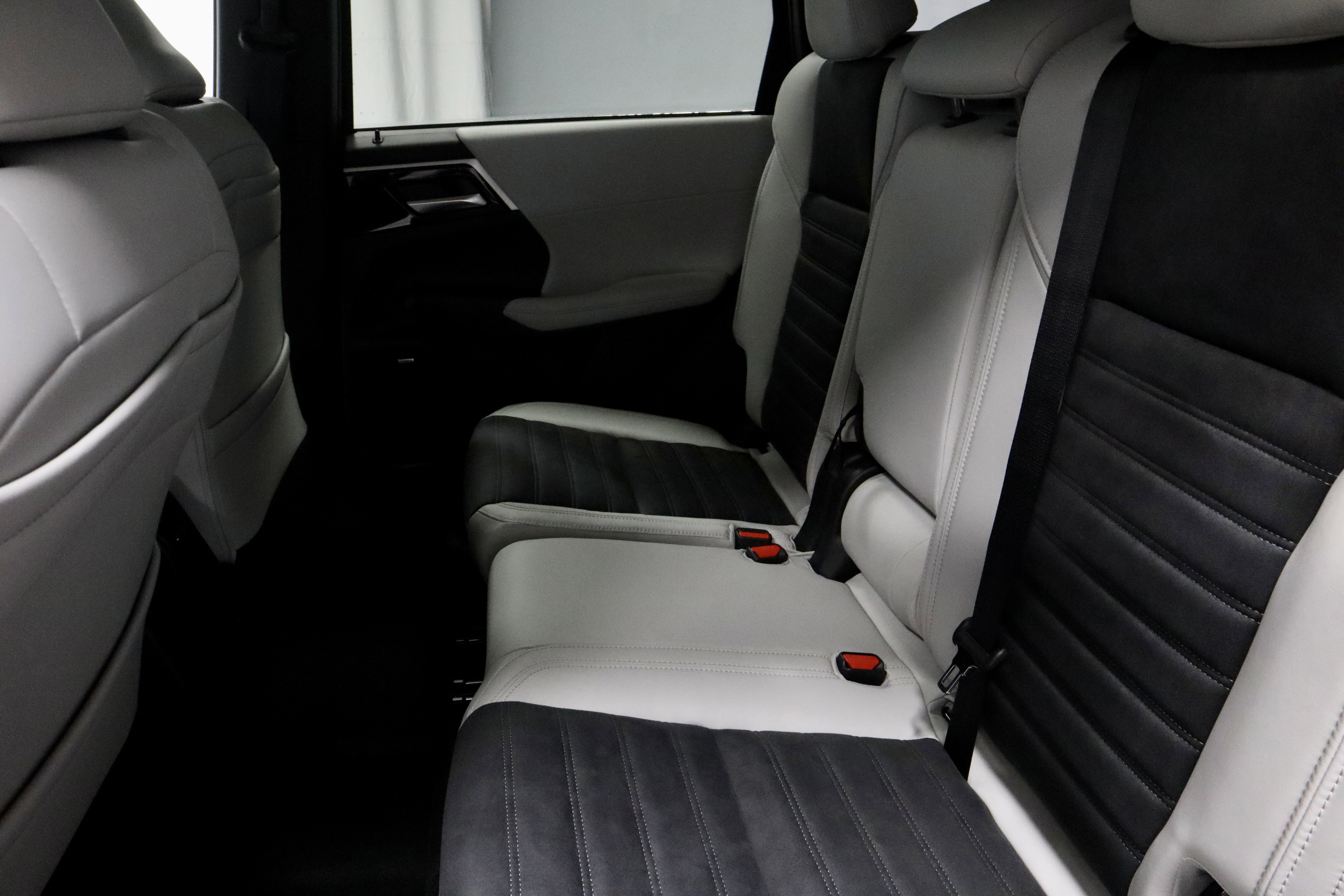 New 2025 Mitsubishi Outlander SE image 14