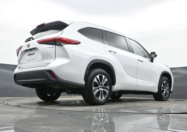 Used 2022 Toyota Highlander XLE image 25