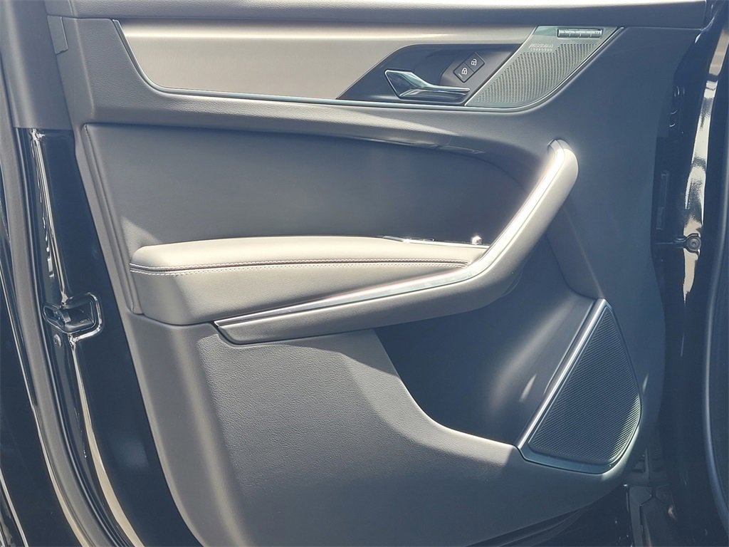 New 2026 Jaguar F-PACE R-Dynamic S image 10