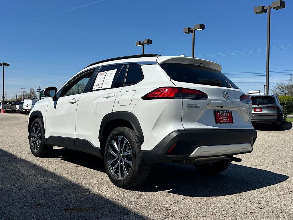 Certified 2023 Toyota Corolla Cross XLE image 4