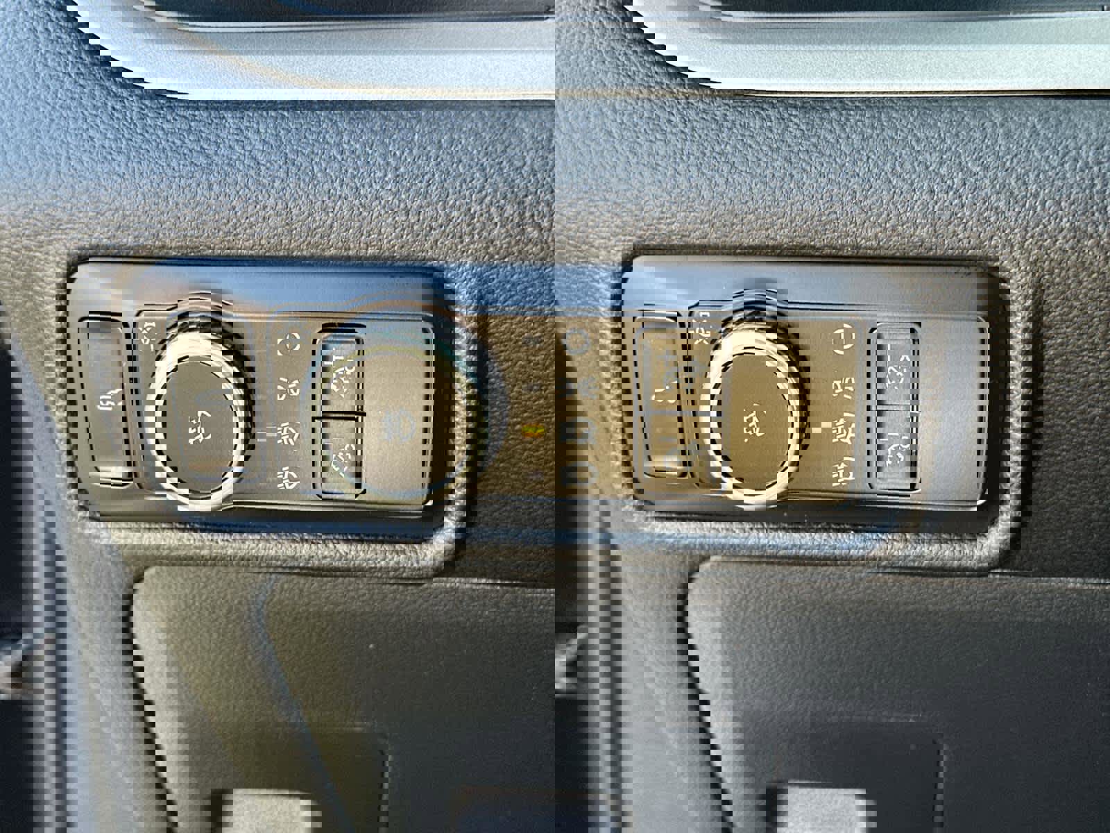 Used 2023 Ford Explorer XLT w/ Equipment Group 202A image 29