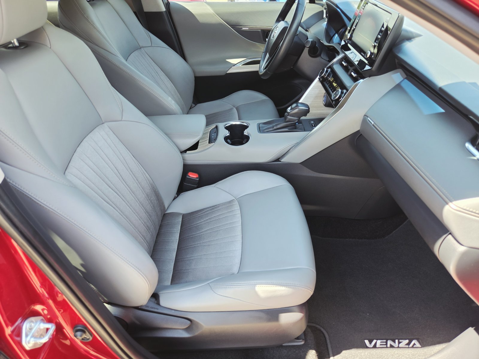 Used 2021 Toyota Venza XLE AWD/4WD image 14