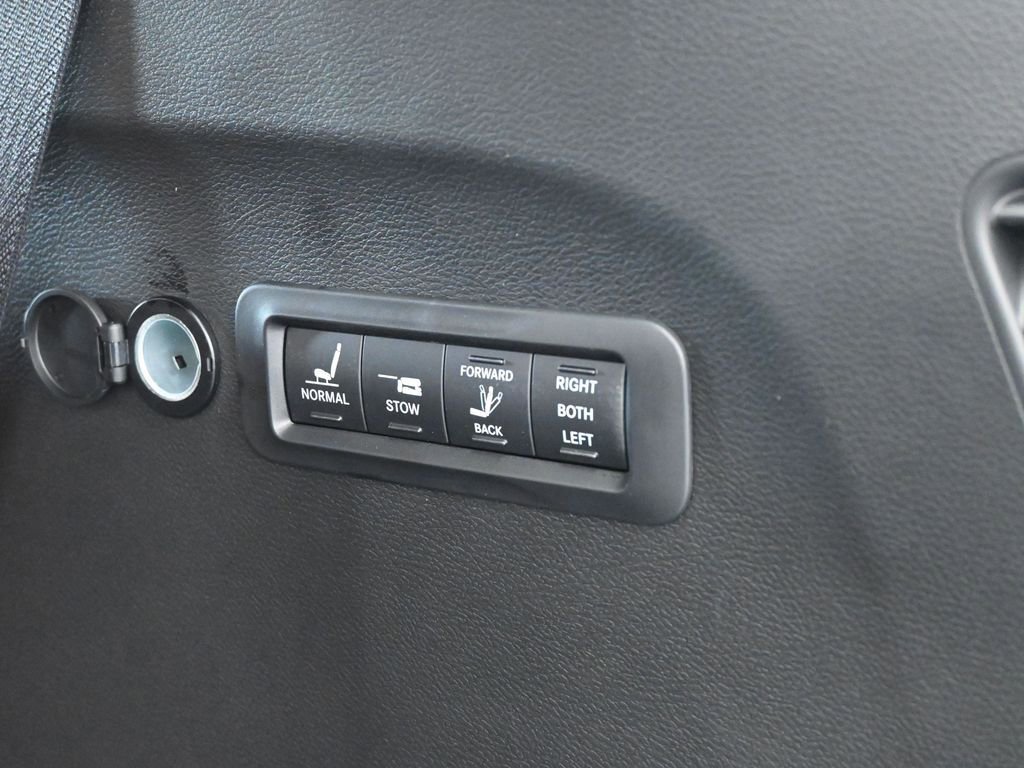 New 2026 Chrysler Pacifica Pinnacle image 38