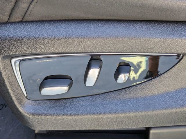 Used 2019 Cadillac Escalade Premium Luxury w/ Escalade Sport Edition image 16