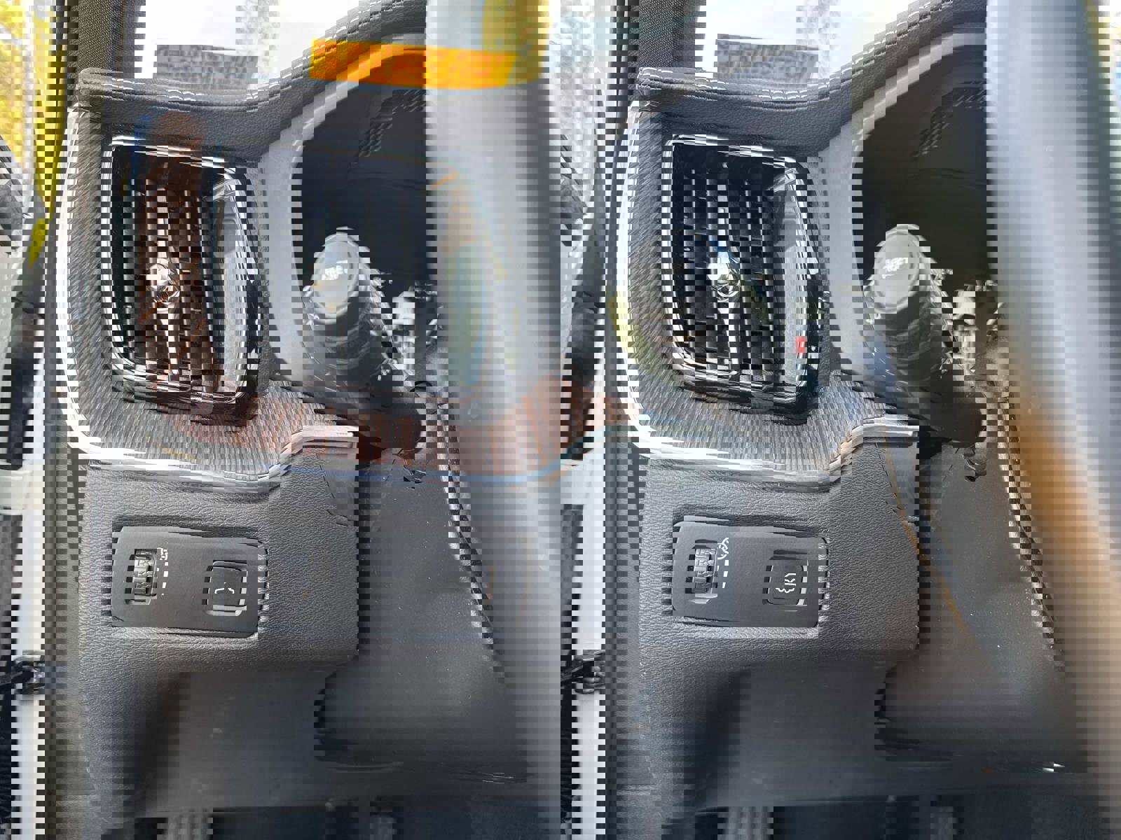 Used 2021 Volvo XC60 T5 Inscription w/ Advanced Package image 30