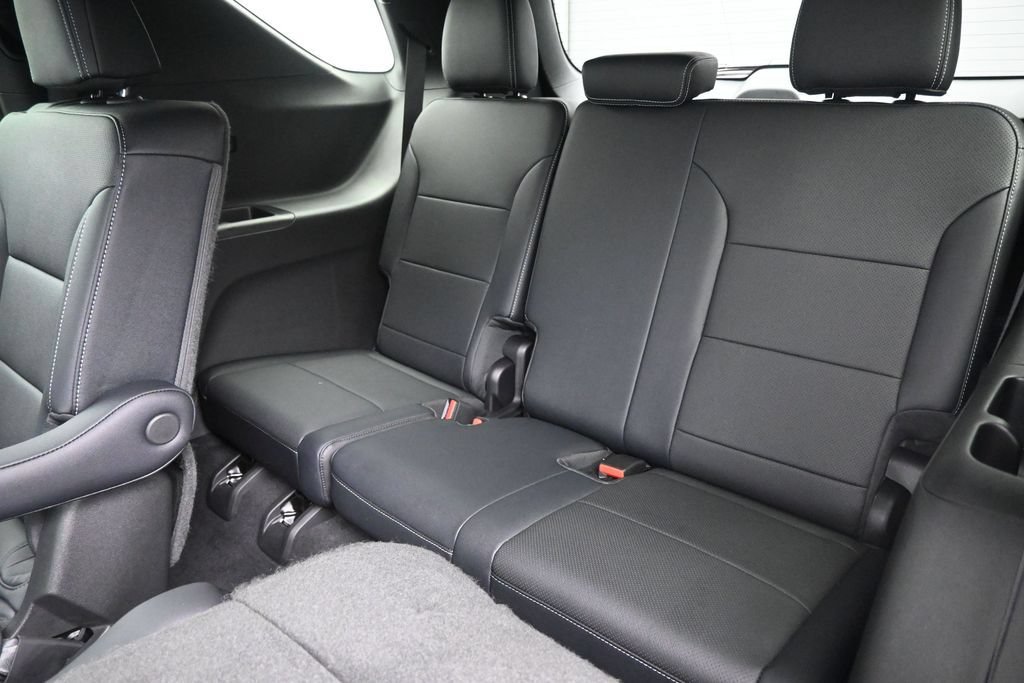 Used 2026 Chevrolet Traverse LT FWD image 14
