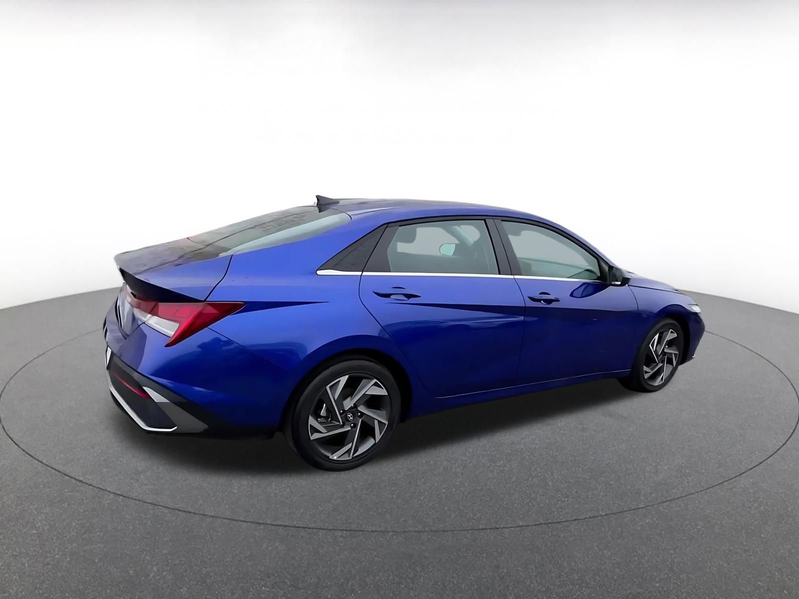 Used 2025 Hyundai Elantra SEL image 15