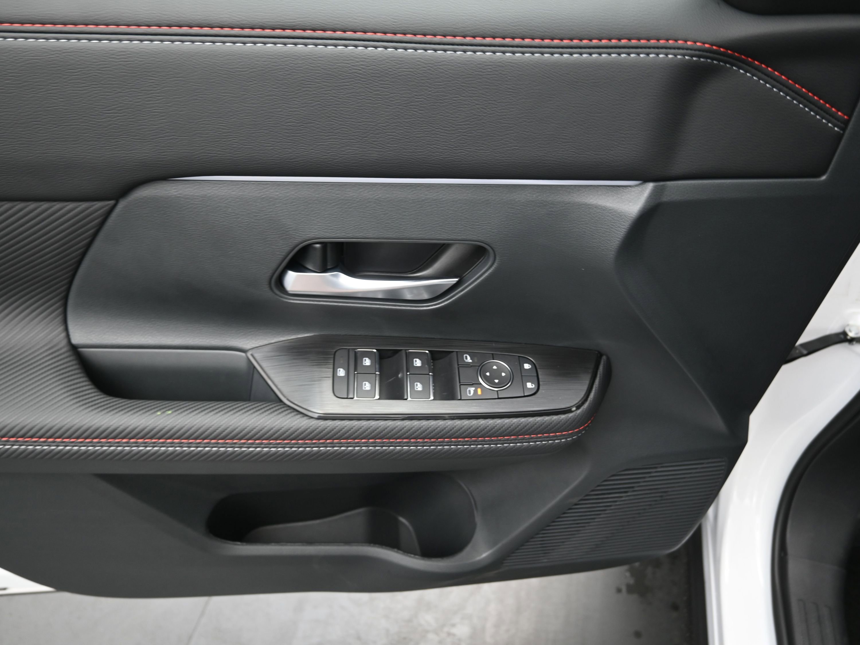 New 2026 Nissan Kicks SR image 11