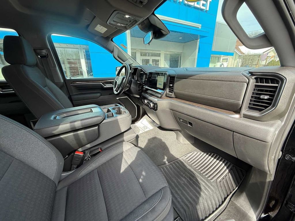 Used 2023 Chevrolet Silverado 1500 LT image 38