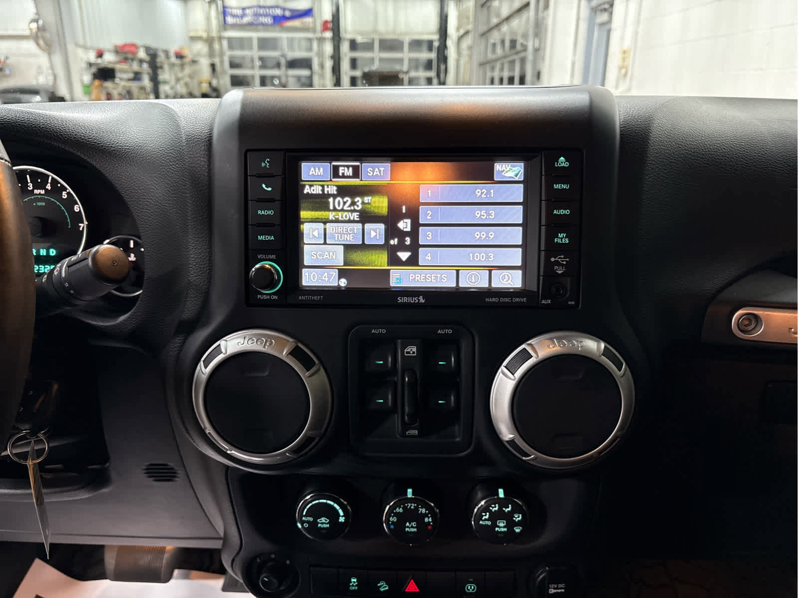Used 2014 Jeep Wrangler Unlimited Sahara w/ Connectivity Group image 15